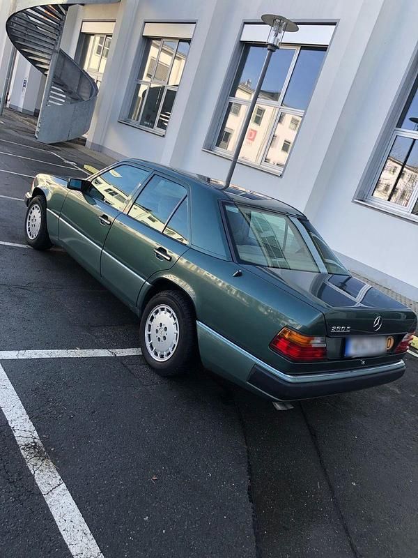 Second-hand Mercedes E280 193 CP (141 kW) 1993 Verde Berlinǎ