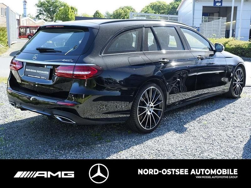 Gebraucht Mercedes E450 Avantgarde 367 PS (269 kW) 2022 Metalliclack obsidianschwarz Kombi