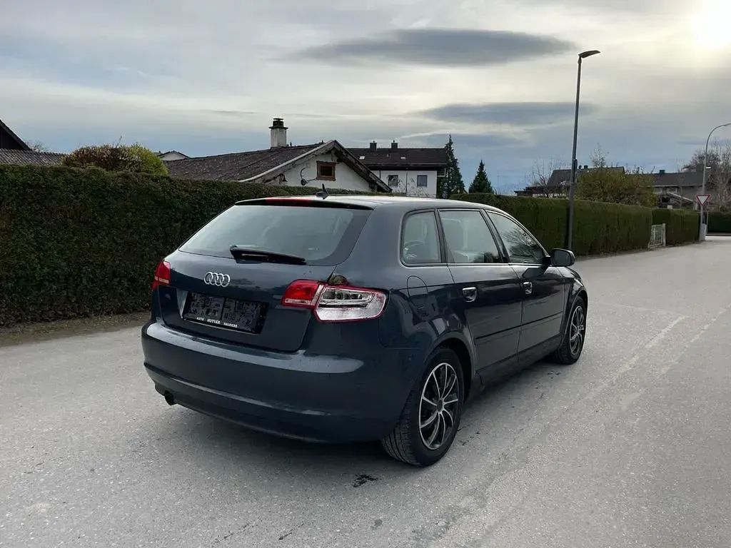 Gebraucht Audi A3 Attraction 105 PS (77 kW) 2011 Grau Kleinwagen