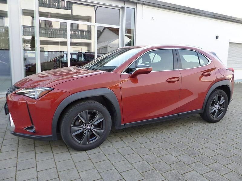 Gebraucht Lexus UX 200 Launch Edition 171 PS (125 kW) 2019 Blazing carnellian 4y1 SUV