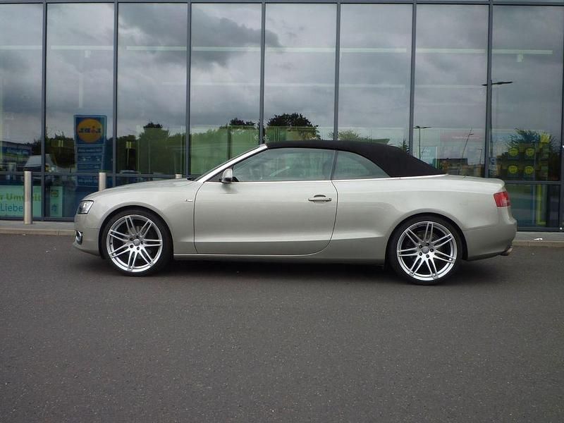 Silber Gebraucht 2009 Audi A5 Cabriolet S-Line Cabrio | 17.900 € - Bild 1/4
