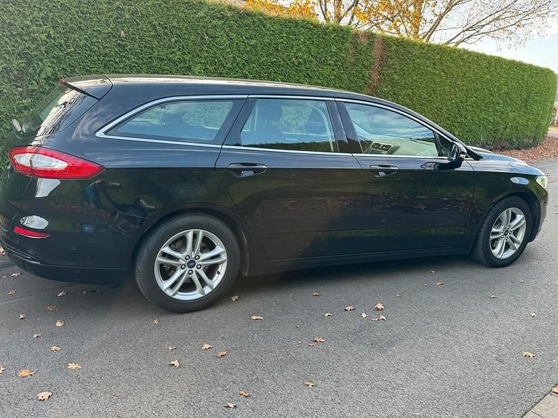 Gebraucht Ford Mondeo 160 PS (117 kW) 2019 Schwarz Kombi