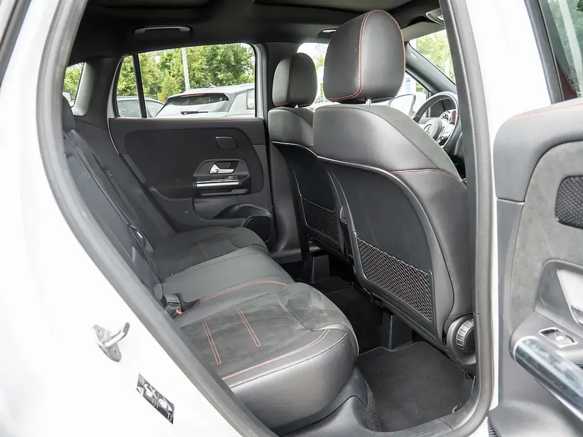 Gebraucht Mercedes GLA250 AMG line 224 PS (164 kW) 2020 Weiß SUV