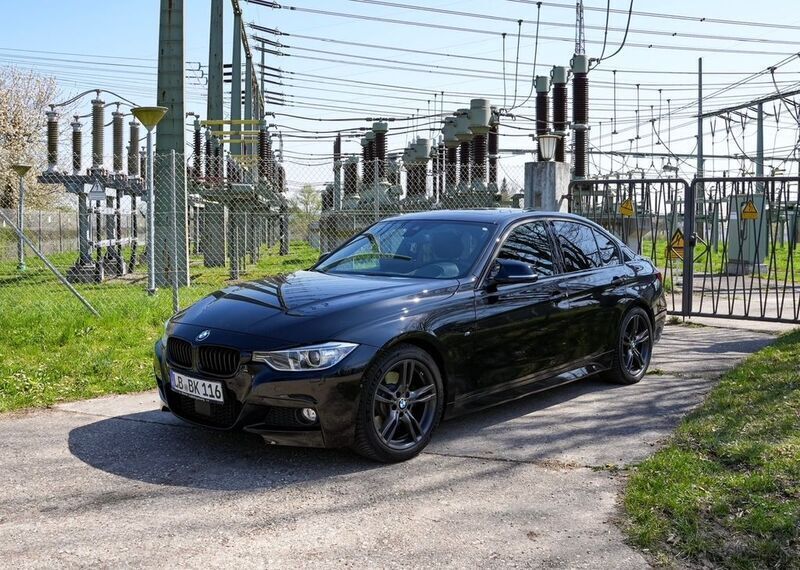 Schwarz Gebraucht 2014 BMW 328 Comfort Edition Limousine | 19.600 € (Teuer) - Bild 1/4