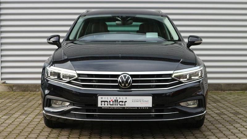 Gebraucht VW Passat Elegance 150 PS (110 kW) 2024 Deep black perleffekt Kombi