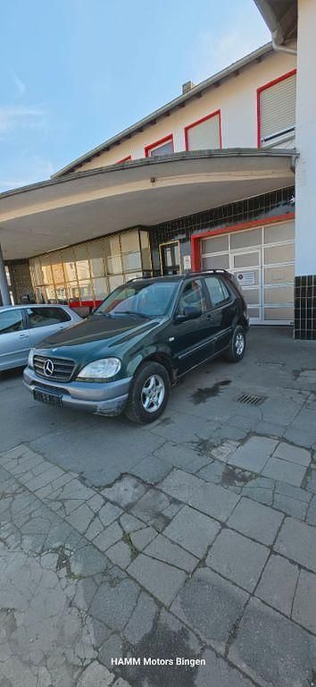 Gebraucht Mercedes ML320 218 PS (160 kW) 2001 Grün SUV
