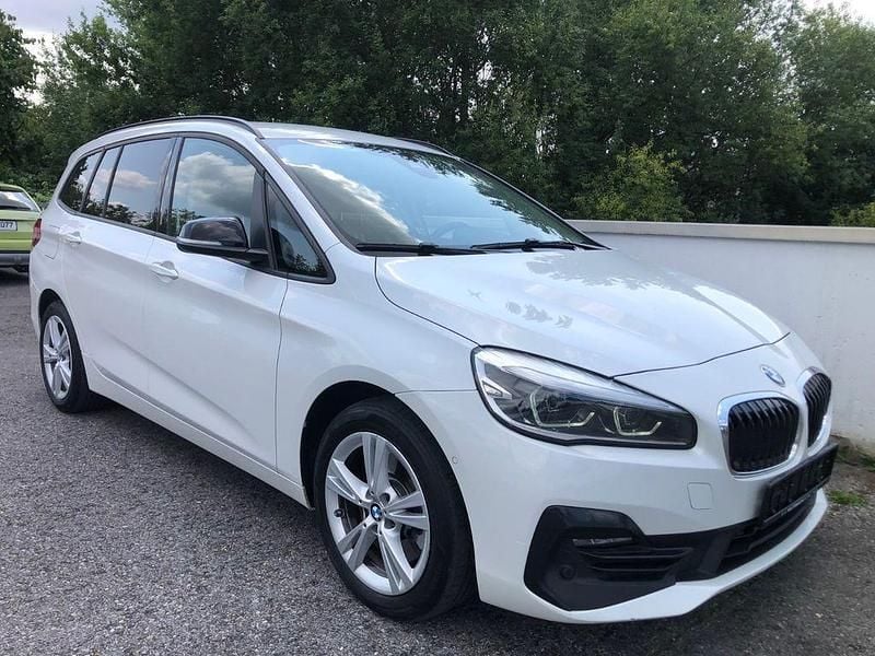 Weiß Gebraucht 2022 BMW 218 Gran Tourer Sport Line Van / Kleinbus | 16.490 € (Guter Preis) - Bild 1/4