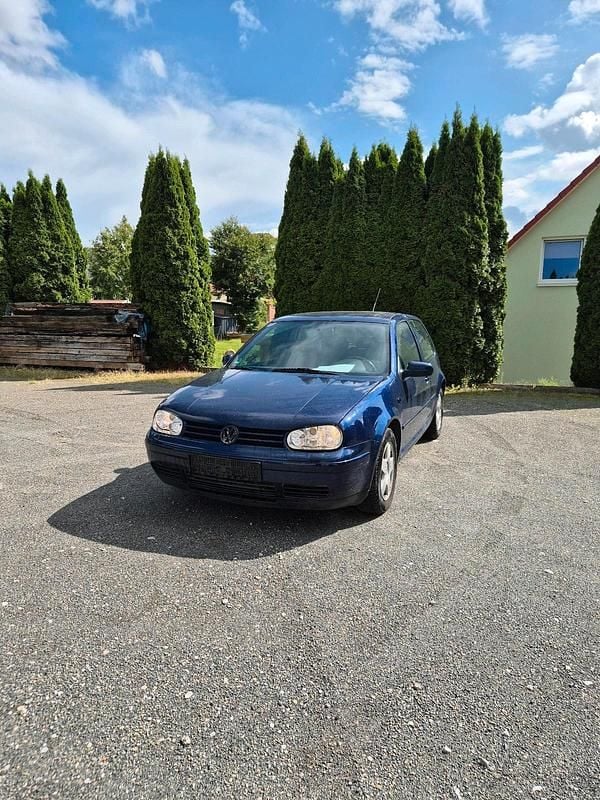Blau Gebraucht 1998 VW Golf IV Highline Limousine | 670 € (Superpreis) - Bild 1/4