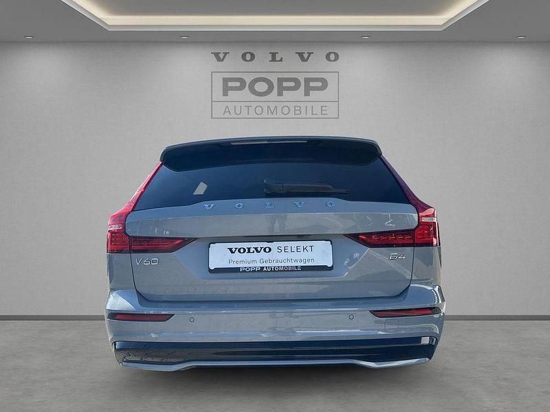 Gebraucht Volvo V60 Plus 197 PS (144 kW) 2024 Vapour grey / metallic Kombi