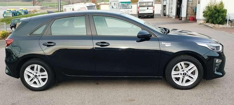 Gebraucht Kia Ceed Vision 101 PS (74 kW) 2021 Zilinaschwarzmetallic Kleinwagen
