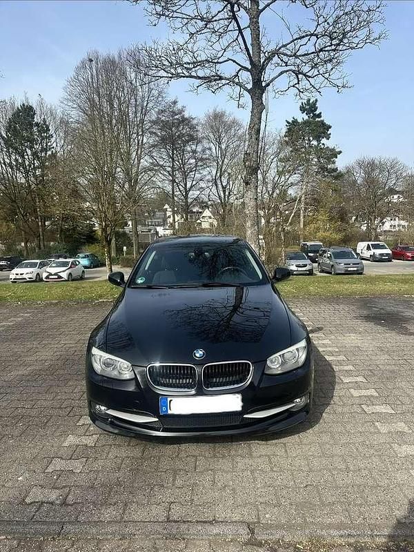 Gebraucht BMW 320 184 PS (135 kW) 2011 Schwarz Coupé