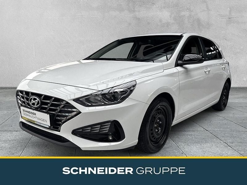 Weiß Gebraucht 2021 Hyundai i30 Edition 30 Limousine | 15.490 € (Fairer Preis) - Bild 1/4