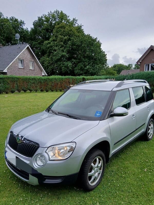 Silber Gebraucht 2012 Skoda Yeti SUV | 4.499 € (Superpreis) - Bild 1/4