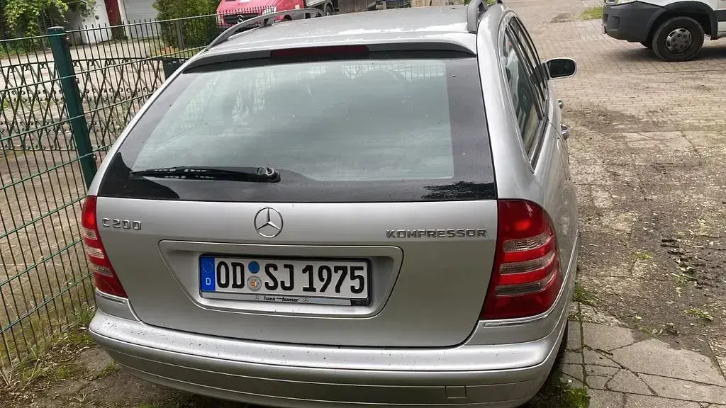 Gebraucht Mercedes C200 Classic 163 PS (119 kW) 2003 Silber Limousine
