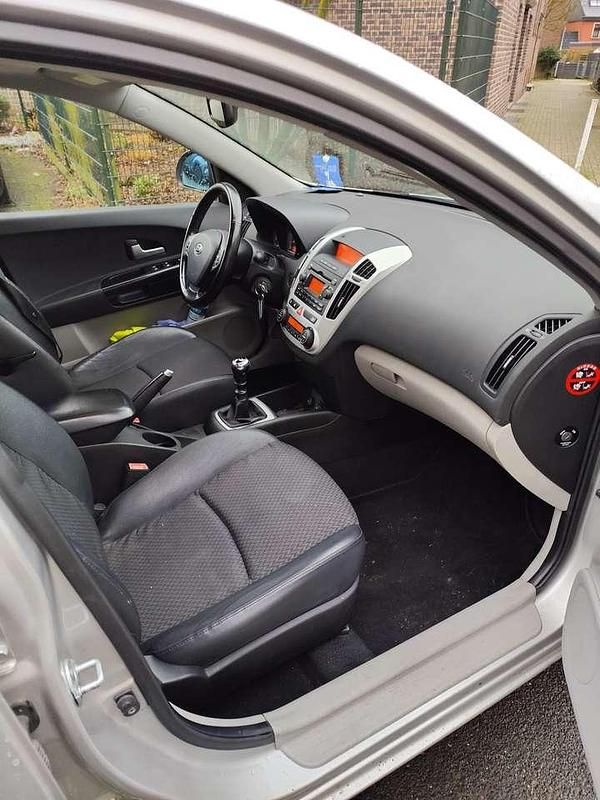 Gebraucht Kia Ceed LX 116 PS (85 kW) 2006 Silber Kleinwagen