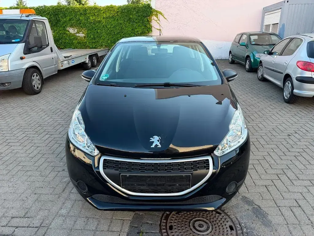 Gebraucht Peugeot 208 Access 68 PS (50 kW) 2013 Schwarz Kleinwagen