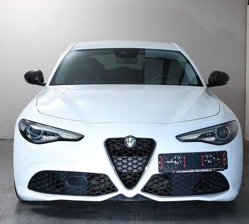 Weiß Gebraucht 2016 Alfa Romeo Giulia Veloce Limousine | 22.999 € (Teuer) - Bild 1/4