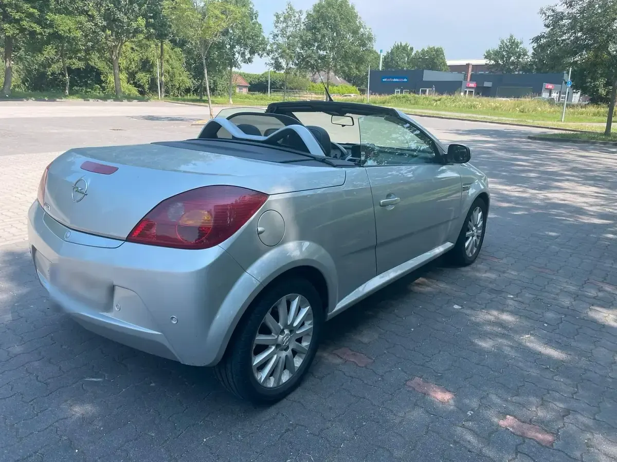 Gebraucht Opel Tigra 90 PS (66 kW) 2009 Silber Cabrio