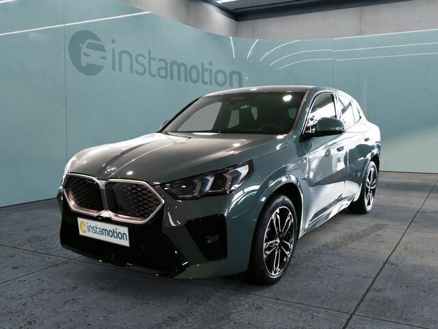 Grün Gebraucht 2024 BMW iX2 M Sport SUV | 58.390 € (Teuer) - Bild 1/2