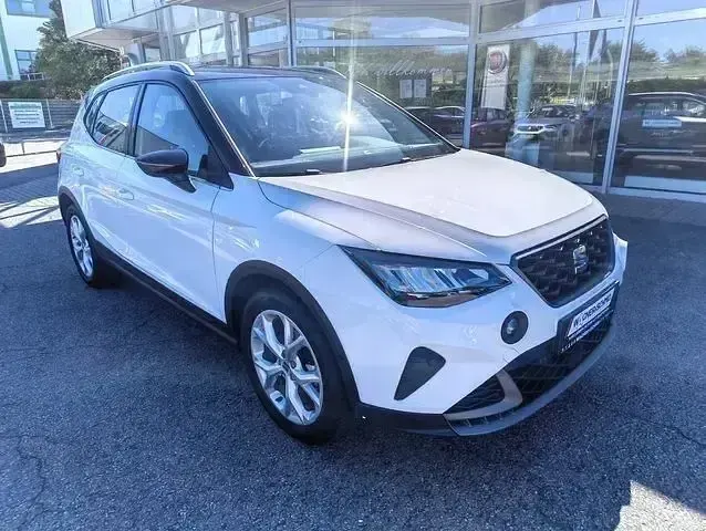 Gebraucht Seat Arona FR 110 PS (80 kW) 2022 Candy weiss, mitternachtsschwa SUV