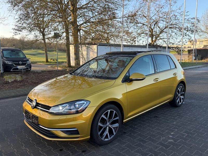 Gelb Gebraucht 2018 VW Golf Sound Limousine | 12.850 € (Fairer Preis) - Bild 1/4