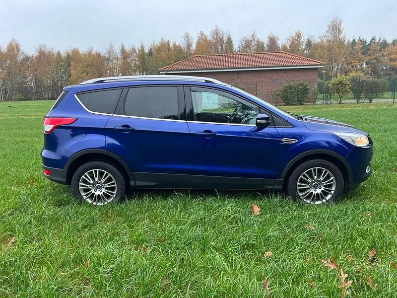 Gebraucht Ford Kuga Titanium 140 PS (102 kW) 2014 Blau SUV