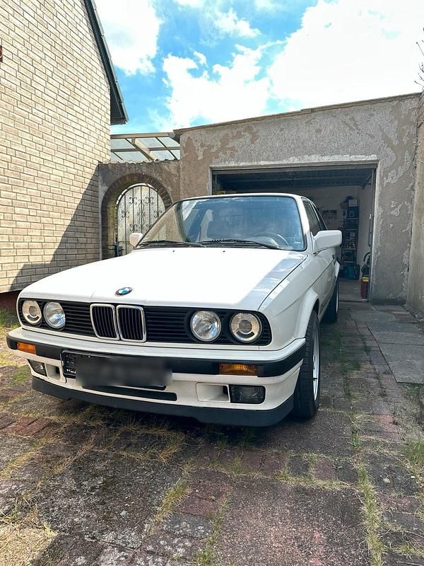 Weiß Gebraucht 1989 BMW 316 Coupé | 14.000 € - Bild 1/4