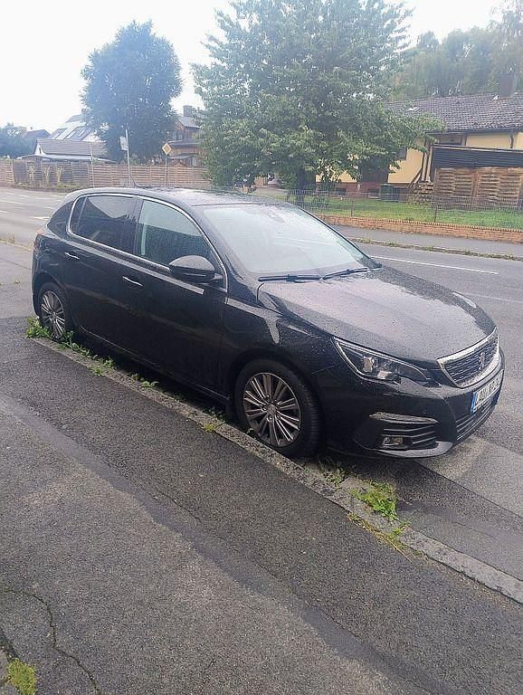 Schwarz Gebraucht 2020 Peugeot 308 Allure Limousine | 10.000 € (Superpreis) - Bild 1/4