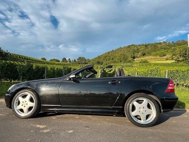Schwarz Gebraucht 2000 Mercedes SLK230 AMG Cabrio | 8.500 € (Etwas zu teuer) - Bild 1/4