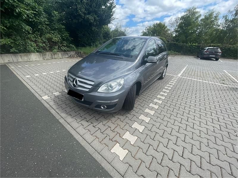 Grau Gebraucht 2008 Mercedes B200 Van / Kleinbus | 4.500 € - Bild 1/4