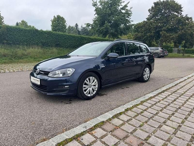 Blau Gebraucht 2015 VW Golf VII Comfortline Kombi | 6.890 € (Guter Preis) - Bild 1/4
