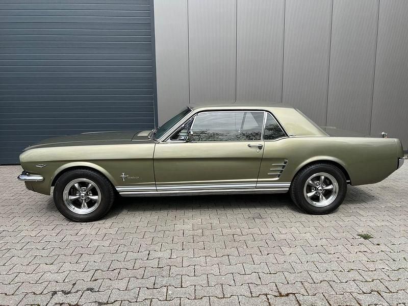 Usata Ford V8 224 CV (164 kW) 1966 Oro Coupé