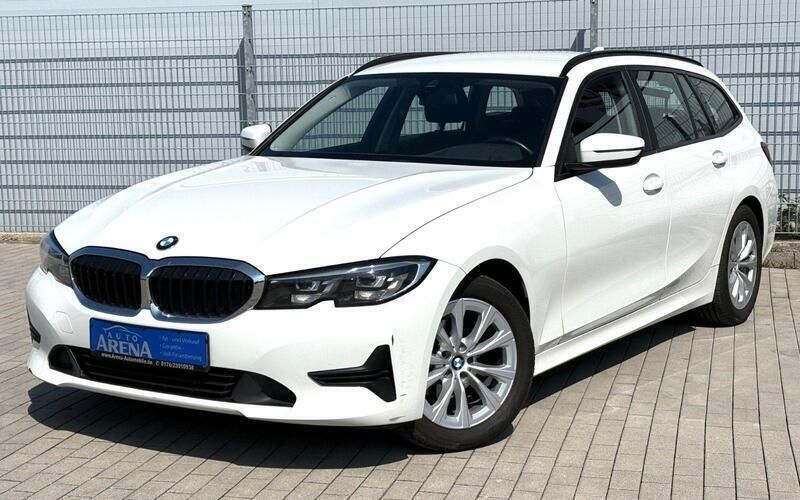 Weiß Gebraucht 2020 BMW 318 Shadowline Kombi | 17.950 € (Fairer Preis) - Bild 1/4