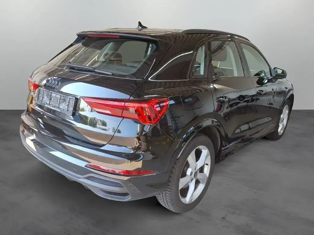 Gebraucht Audi Q3 S-Line 190 PS (139 kW) 2023 Mythosschwarz metallic SUV