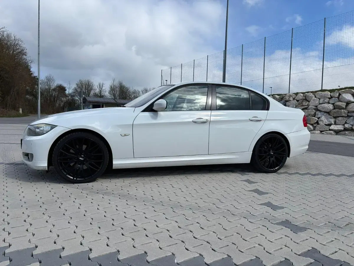 Gebraucht BMW 320 Efficient Dynamics 163 PS (119 kW) 2010 Weiß Limousine