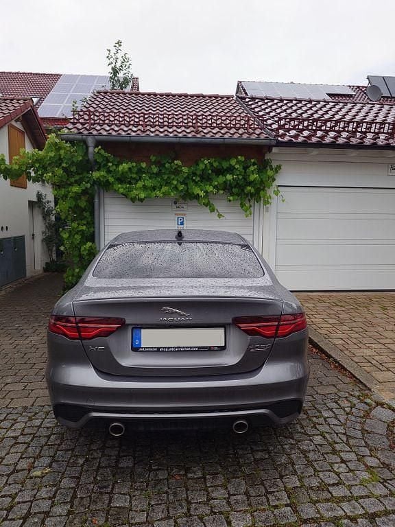 Gebraucht Jaguar XE R-Dynamic 250 PS (183 kW) 2020 Grau Limousine