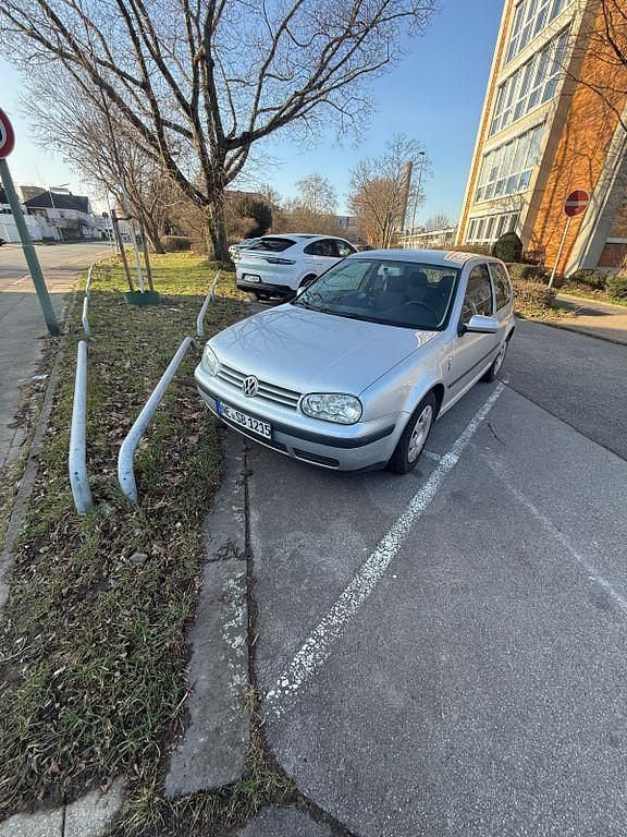 Grau Gebraucht 2003 VW Golf Comfortline Limousine | 1.200 € (Guter Preis) - Bild 1/4