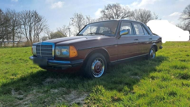 Gebraucht Mercedes 200 100 PS (73 kW) 1981 Rot Limousine