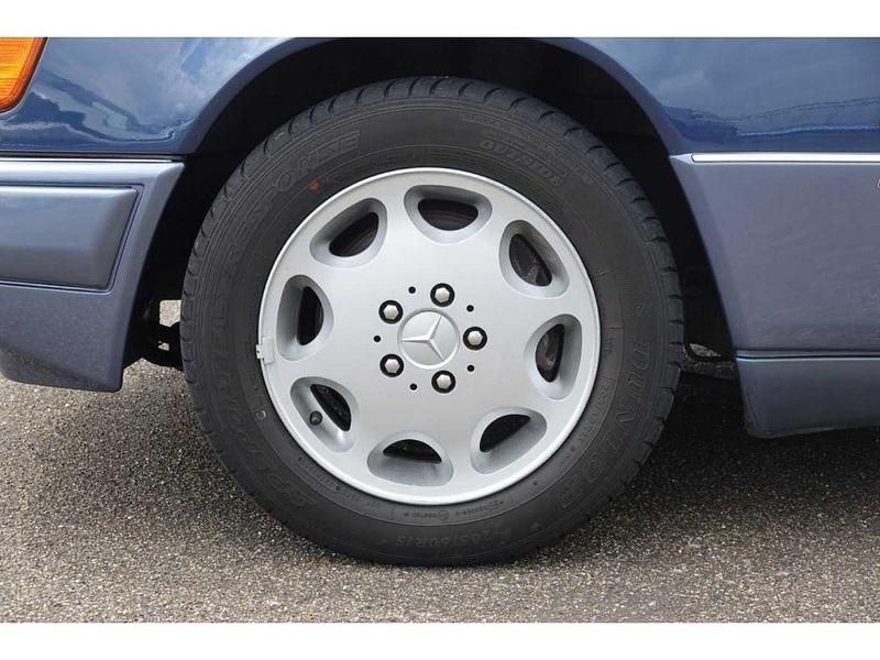 Gebraucht Mercedes E300 220 PS (161 kW) 1992 Blau Cabrio