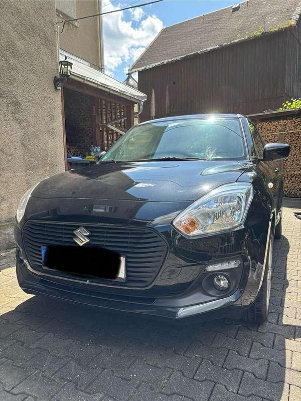 Schwarz Gebraucht 2020 Suzuki Swift Comfort Limousine | 11.500 € (Fairer Preis) - Bild 1/4