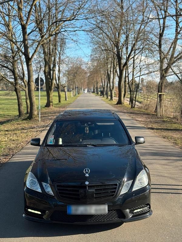 Gebraucht Mercedes E350 AMG 265 PS (194 kW) 2011 Schwarz Limousine