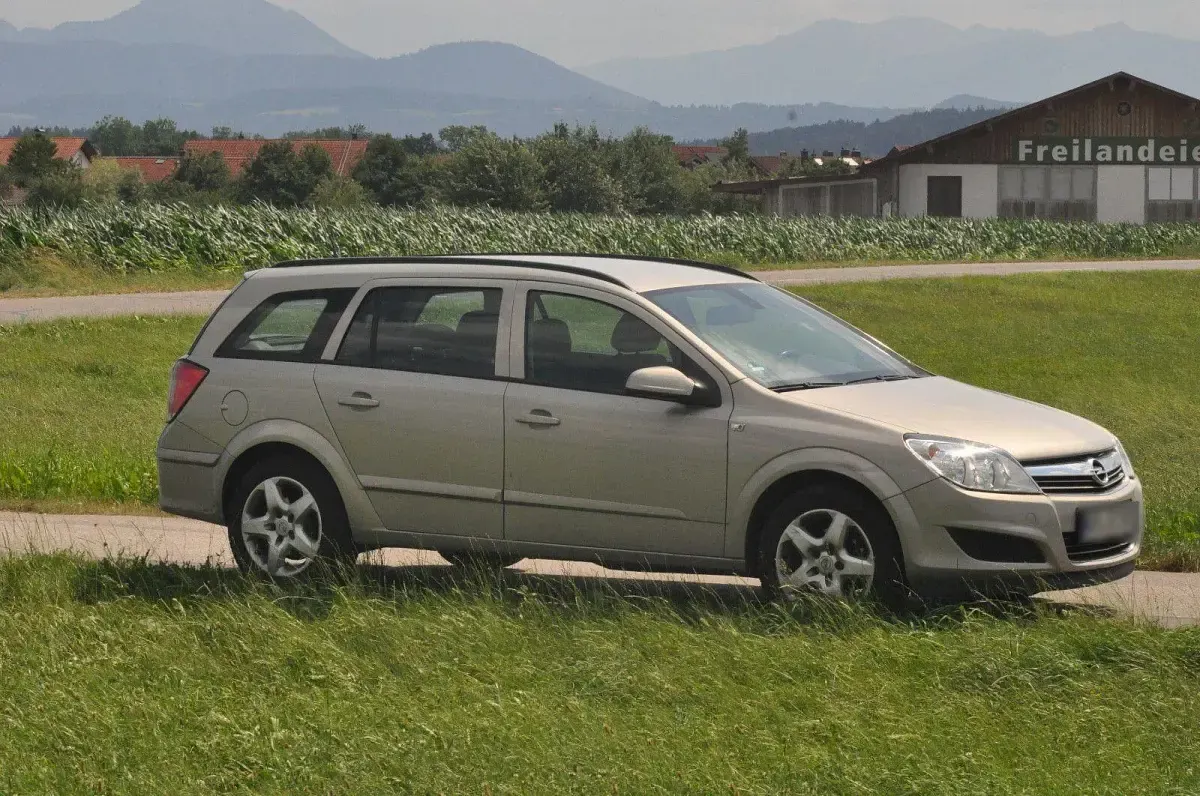 Gebraucht Opel Astra 90 PS (66 kW) 2007 Grau Kombi
