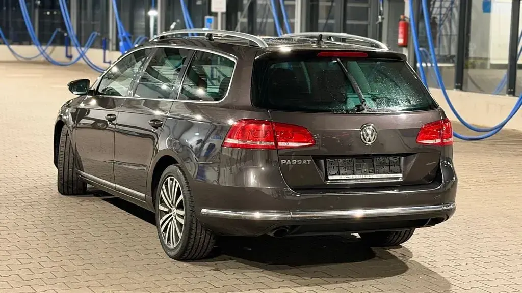 Gebraucht VW Passat Comfortline 105 PS (77 kW) 2012 Braun Kombi