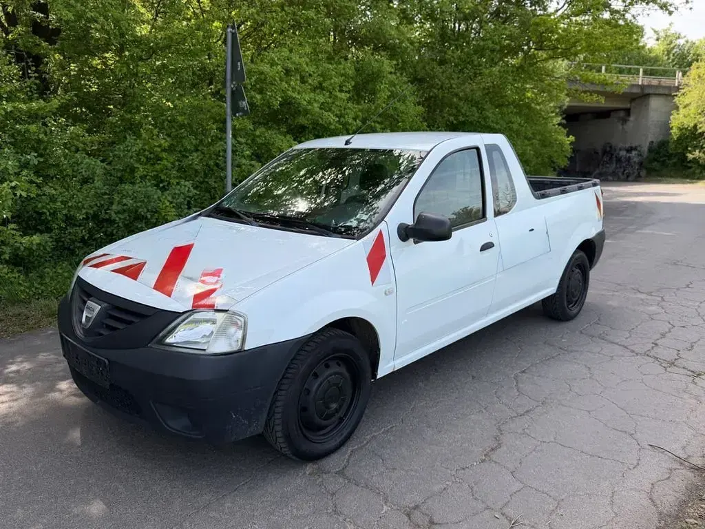 Używany Dacia Pick up Basis 84 KM (61 kW) 2011 Biały Pickup
