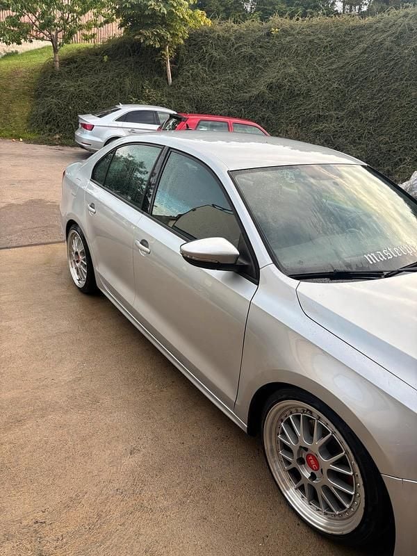 Gebraucht VW Jetta 105 PS (77 kW) 2012 Silber Limousine