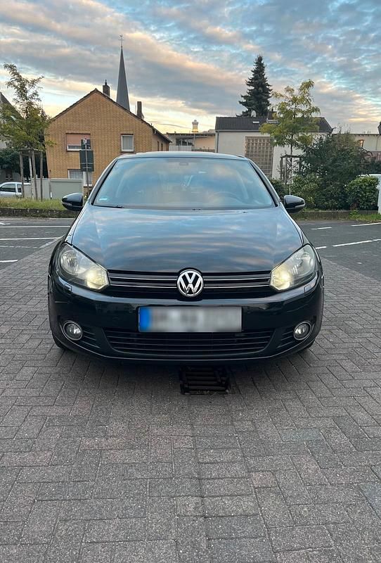 Gebraucht VW Golf VI 105 PS (77 kW) 2012 Schwarz Kleinwagen