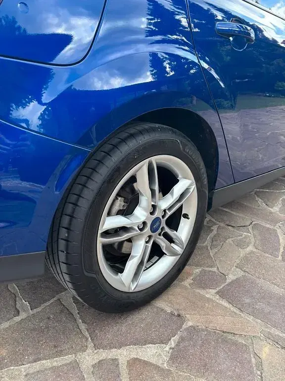 Używany Ford Focus SYNC Edition 116 KM (85 kW) 2014 Niebieski Sedan/Limuzyna