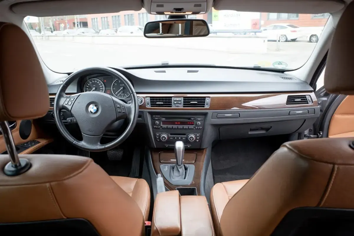 Gebraucht BMW 318 141 PS (103 kW) 2009 Silber Kombi