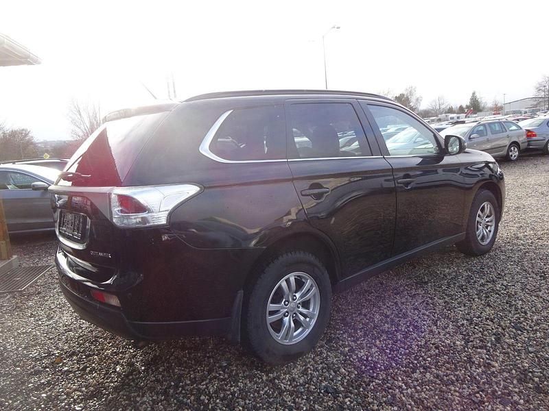 Gebraucht Mitsubishi Outlander Invite 150 PS (110 kW) 2014 Schwarz SUV
