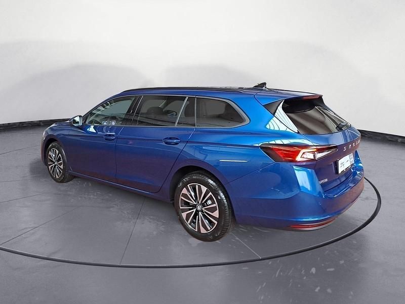 Neu Skoda Superb Selection 150 PS (110 kW) 2025 Blau Kombi